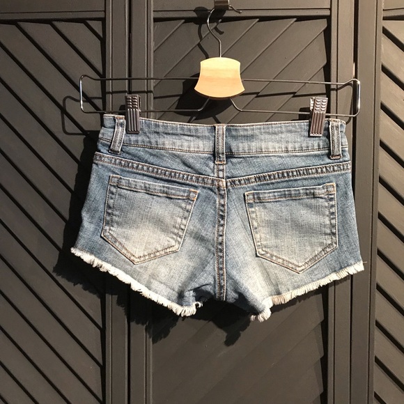 Adorable Tucker and Tate denim shorts - Picture 2 of 5